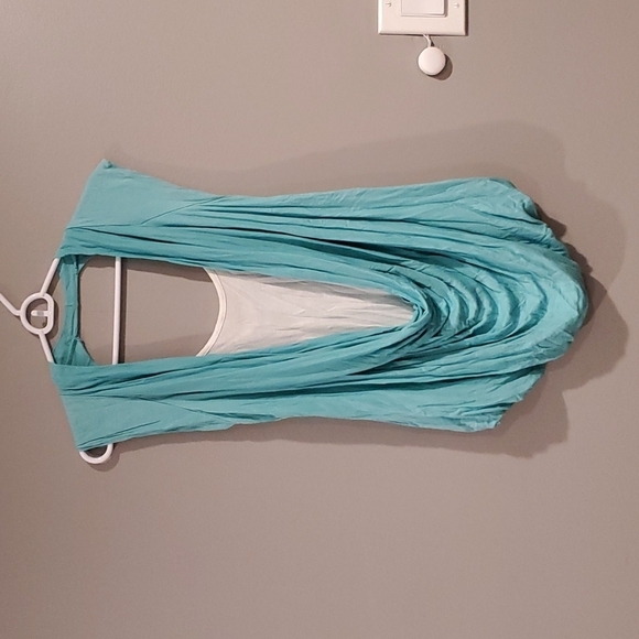Unique Cut Out Top - Picture 1 of 3